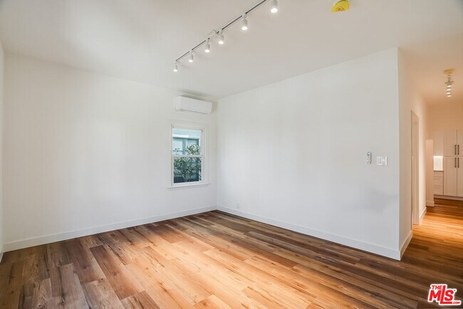 Foto del edificio - 151 N Swall Dr