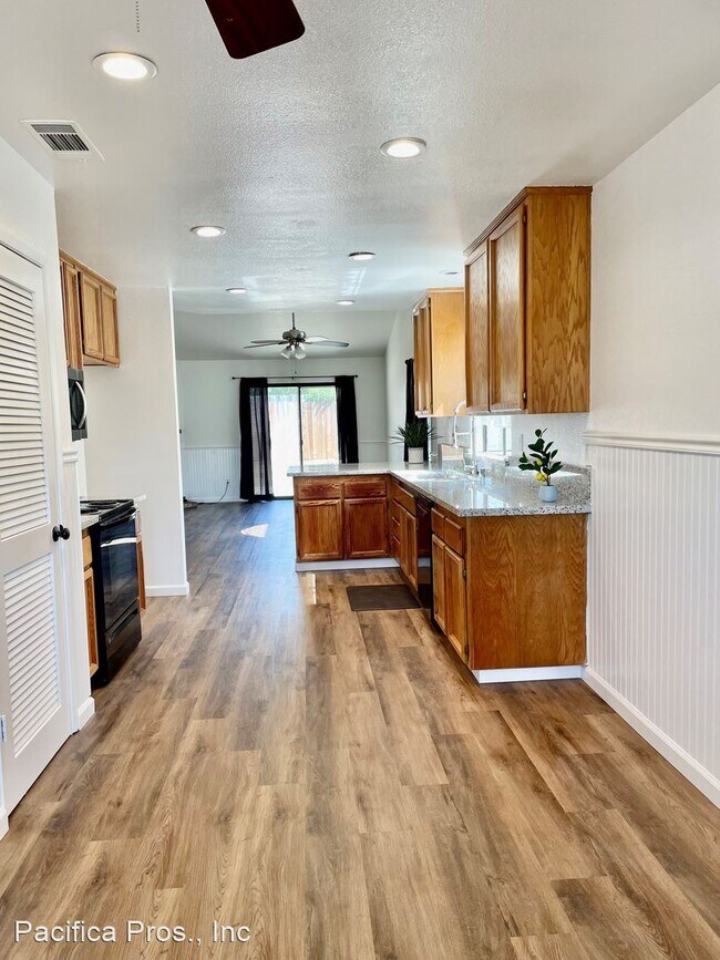 Building Photo - 3 br, 2 bath House - 5205 Laguna Park Drive