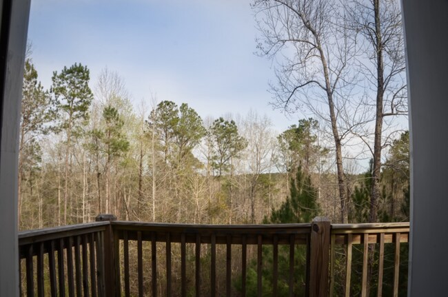 Building Photo - Great Home on a  Wooded Lot, Available Now!
