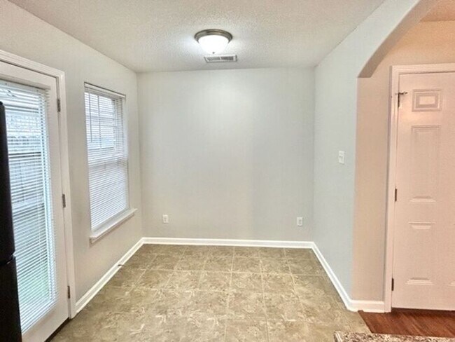 Building Photo - Affordable renovated 4BR home near Hacks Cross & 385