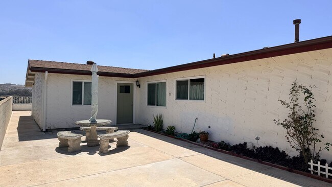 Foto del edificio - Remodeled 3 bedrooms 2 baths single story home in South San Diego