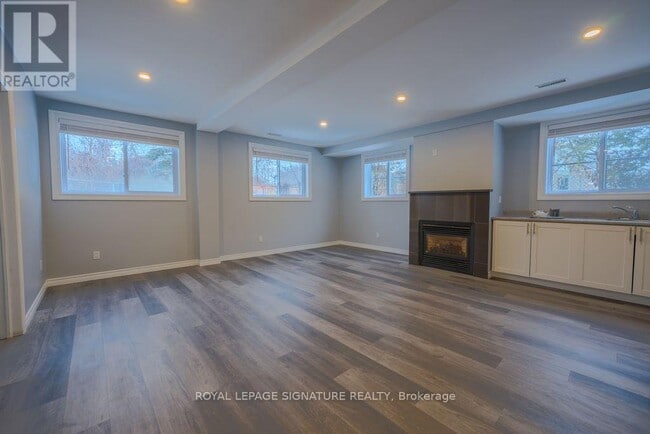 Building Photo - 2111 Lynn Heights Dr
