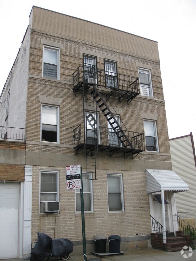 Building Photo - 265 N 9th St