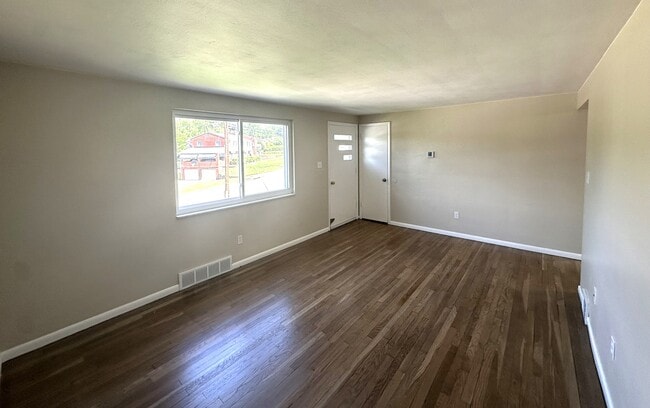 Building Photo - 416 Macbeth Dr