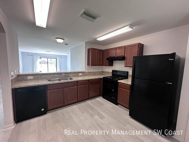 Building Photo - 438 Shadow Lakes Dr