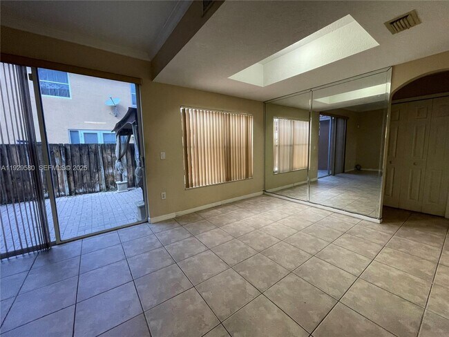 Foto del edificio - 8507 NW 140th Ter