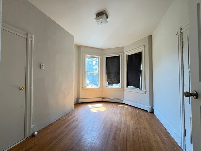 148 Broadway Ave 1R - 146 Broadway