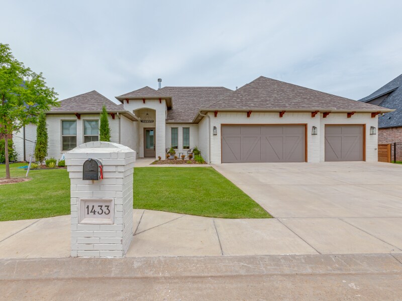 Foto principal - 1433 Sadie Creek Rd