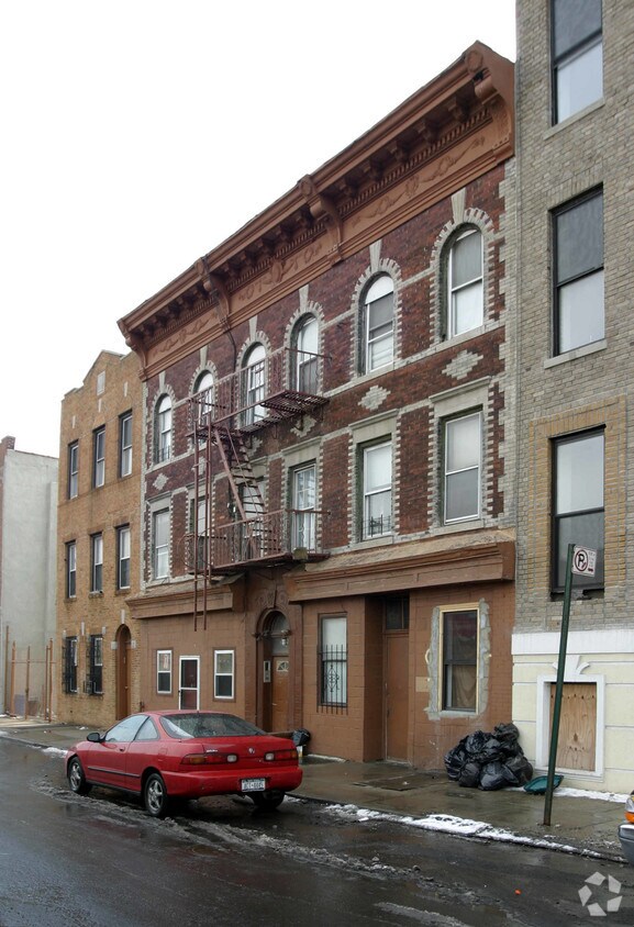 Primary Photo - 2346 Atlantic Ave