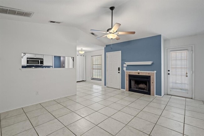 Building Photo - 621 Luther Dr