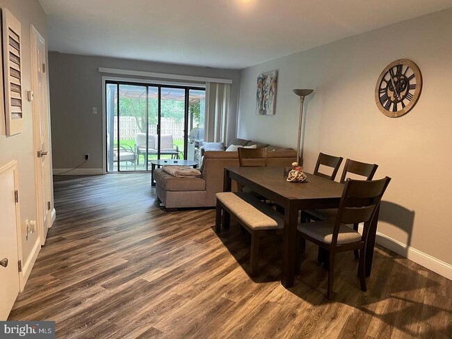 Building Photo - 42 Landmark Dr