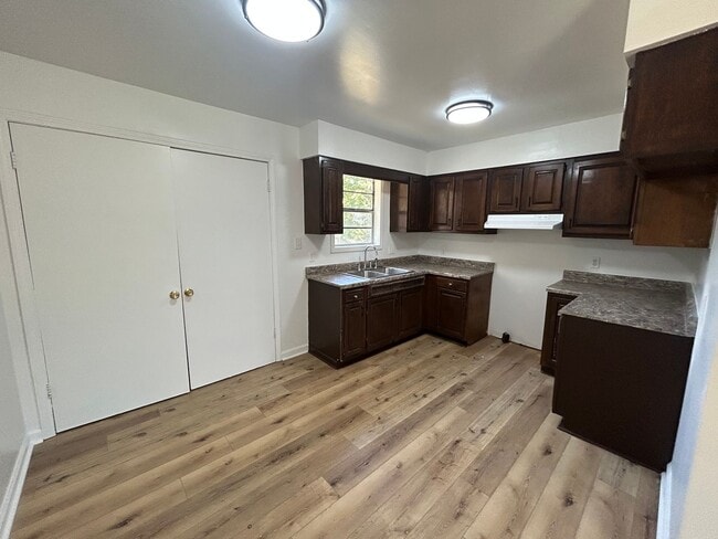 Foto del edificio - 271 N Bradford Ave