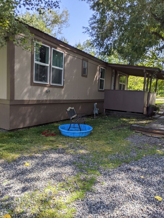 Building Photo - Cozy pet friendly location on a large lot