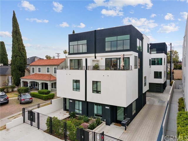Foto principal - 5016 Rosewood Ave