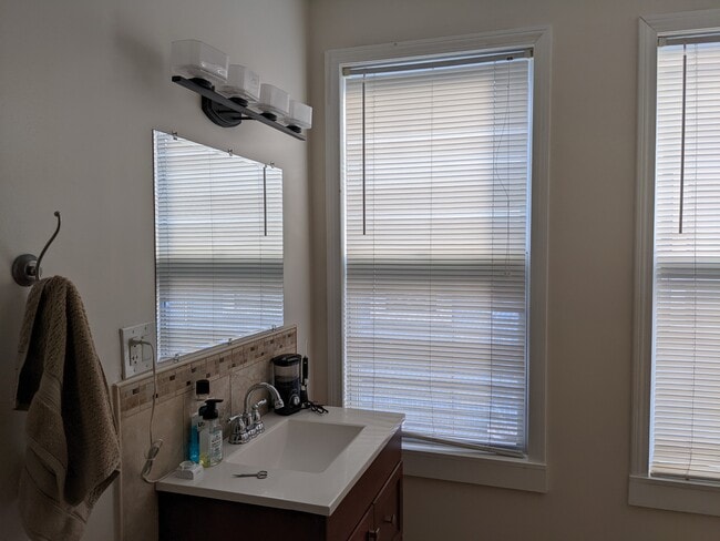 Building Photo - 18 Townsend St