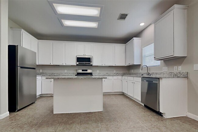 Building Photo - 2831 Wild Oak Park Dr