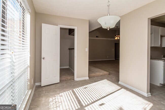 Foto del edificio - 531 Woodknoll Ct