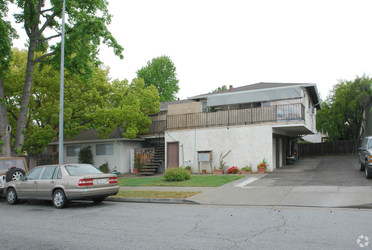 Primary Photo - 680 W Valley Dr
