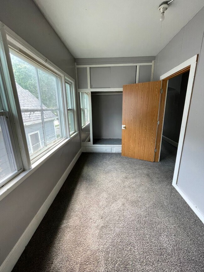 Building Photo - 2562 S 9th St