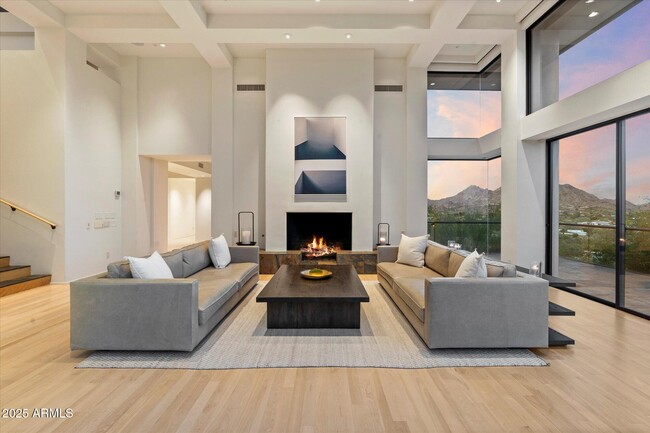 Foto del edificio - 6901 N Highlands Dr