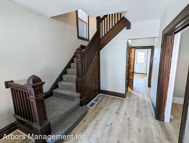 Building Photo - 4 br, 2.5 bath House - 2247 Wilson Avenue