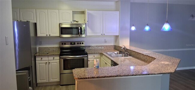 Foto del edificio - 4045 Crockers Lake Blvd