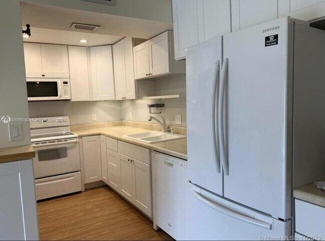 Building Photo - 4200 Crystal Lake Dr