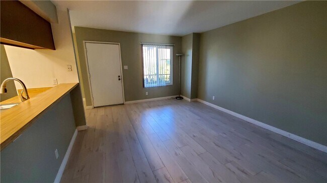 Foto del edificio - 5484 Dobbs St