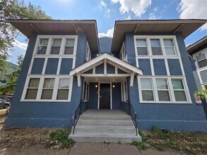 Building Photo - 2020 E Franklin Ave