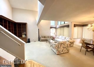 Building Photo - 2 br, 3.5 bath House - 610 Sayre Dr