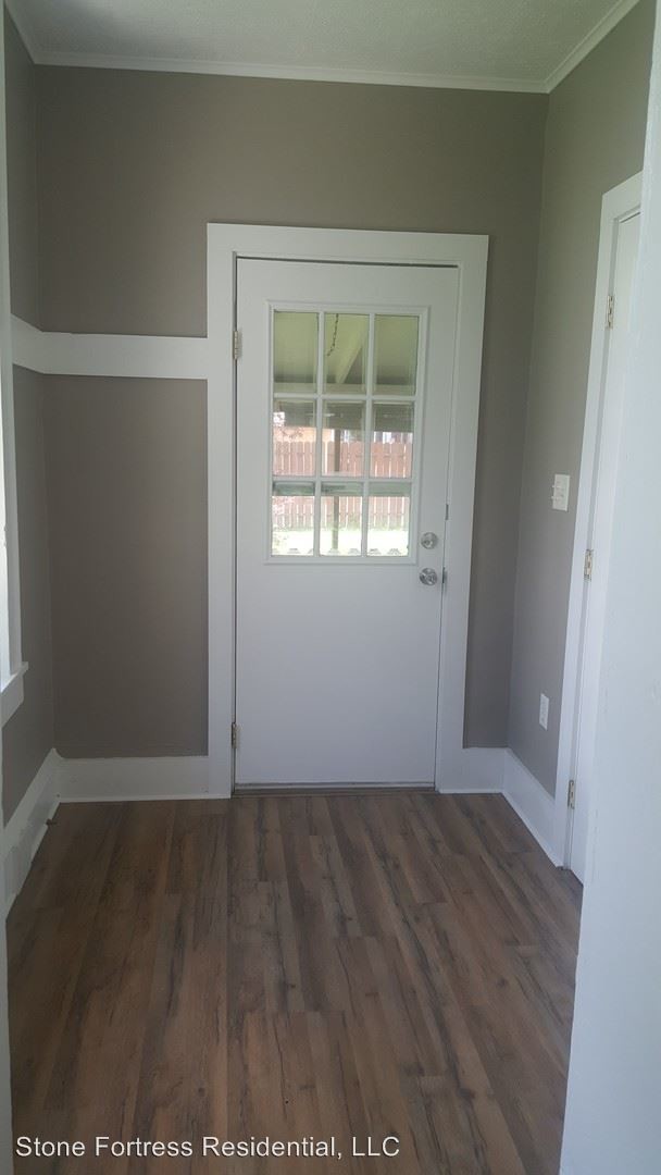 Building Photo - 3 br, 1.5 bath House - 233 Walnut Street