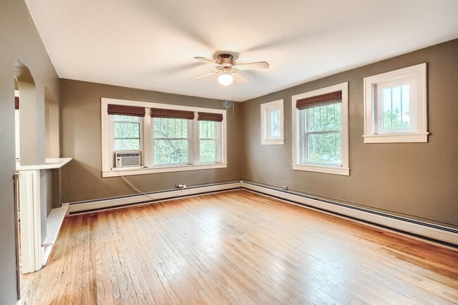 Building Photo - One Bedroom Condo in Denver