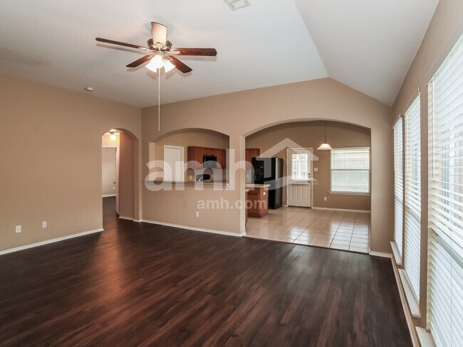 Foto del edificio - 2024 Shady Glen Trail