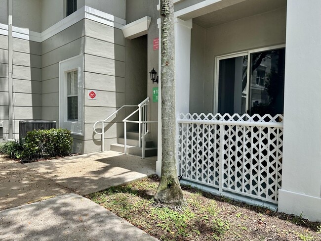 Building Photo - 1002 Shoma Dr