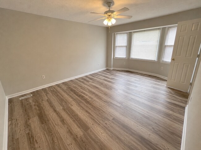 Building Photo - NOW LEASING FOR AUGUST 7TH 2026! 1/2 DEPOSIT SPECIAL