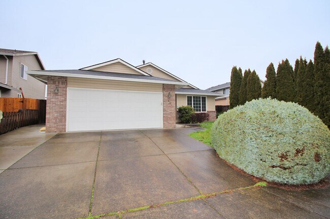 Foto del edificio - Spacious Southeast Hillsboro 3 Bedroom/2 B...