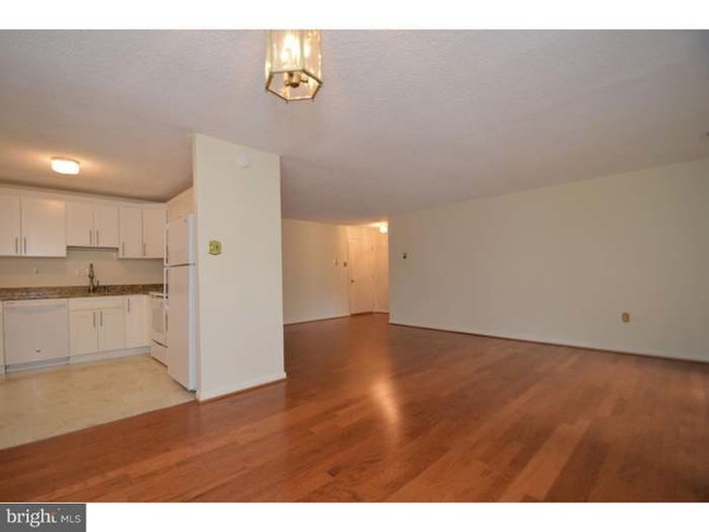 Foto del edificio - 501 N Providence Rd