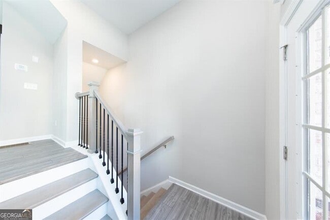 Building Photo - 272 Commons Ave