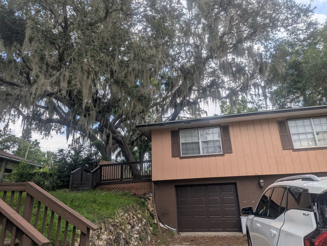 Primary Photo - Great family home with swimming pool and g...
