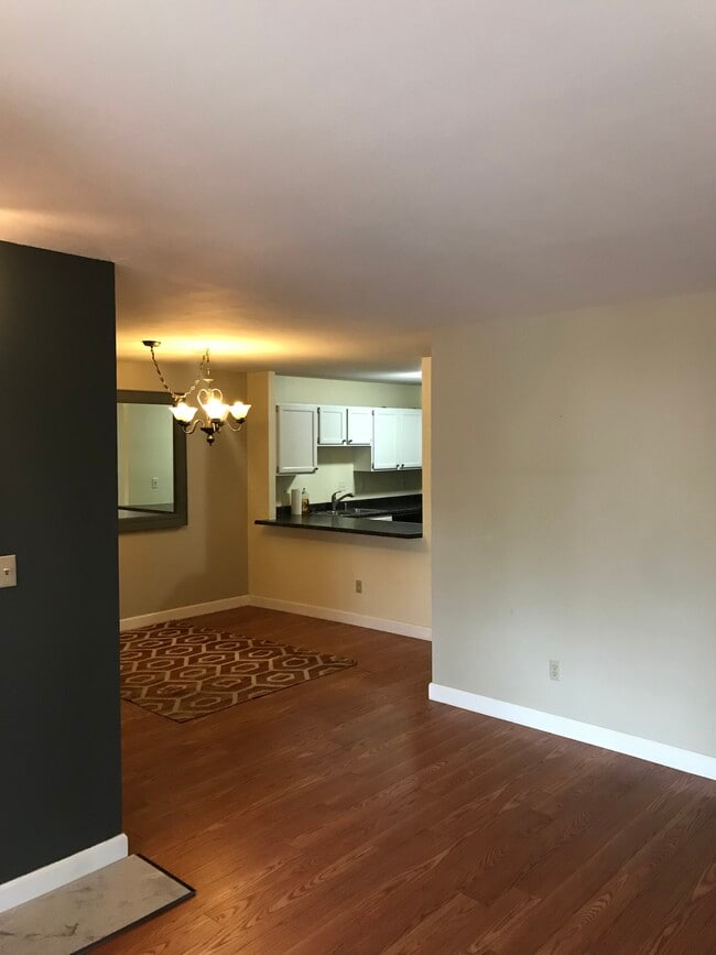 1348 Holgate Dr Unit F1, Ballwin, MO 63021 Condo for Rent in Ballwin