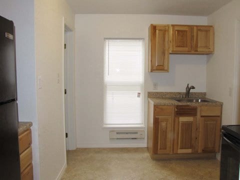 Building Photo - 2 BEDROOM, 1 BATHROOM SINGLE FAMILY HOME C...