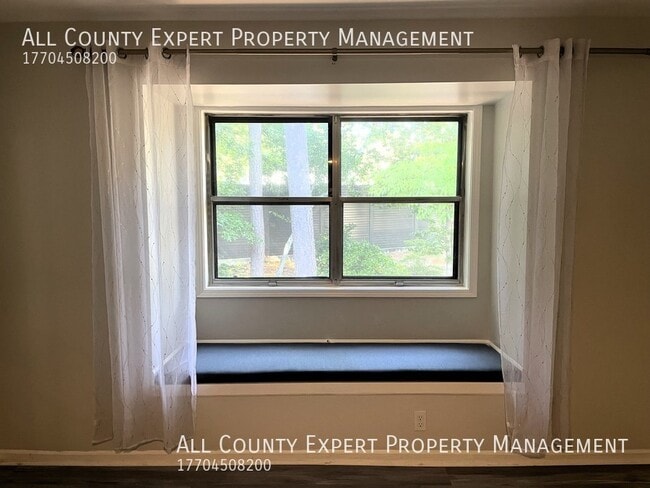 Building Photo - Awesome Condo in Sandy Springs