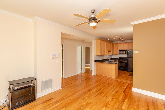 Foto del edificio - 1216 W Waveland Ave