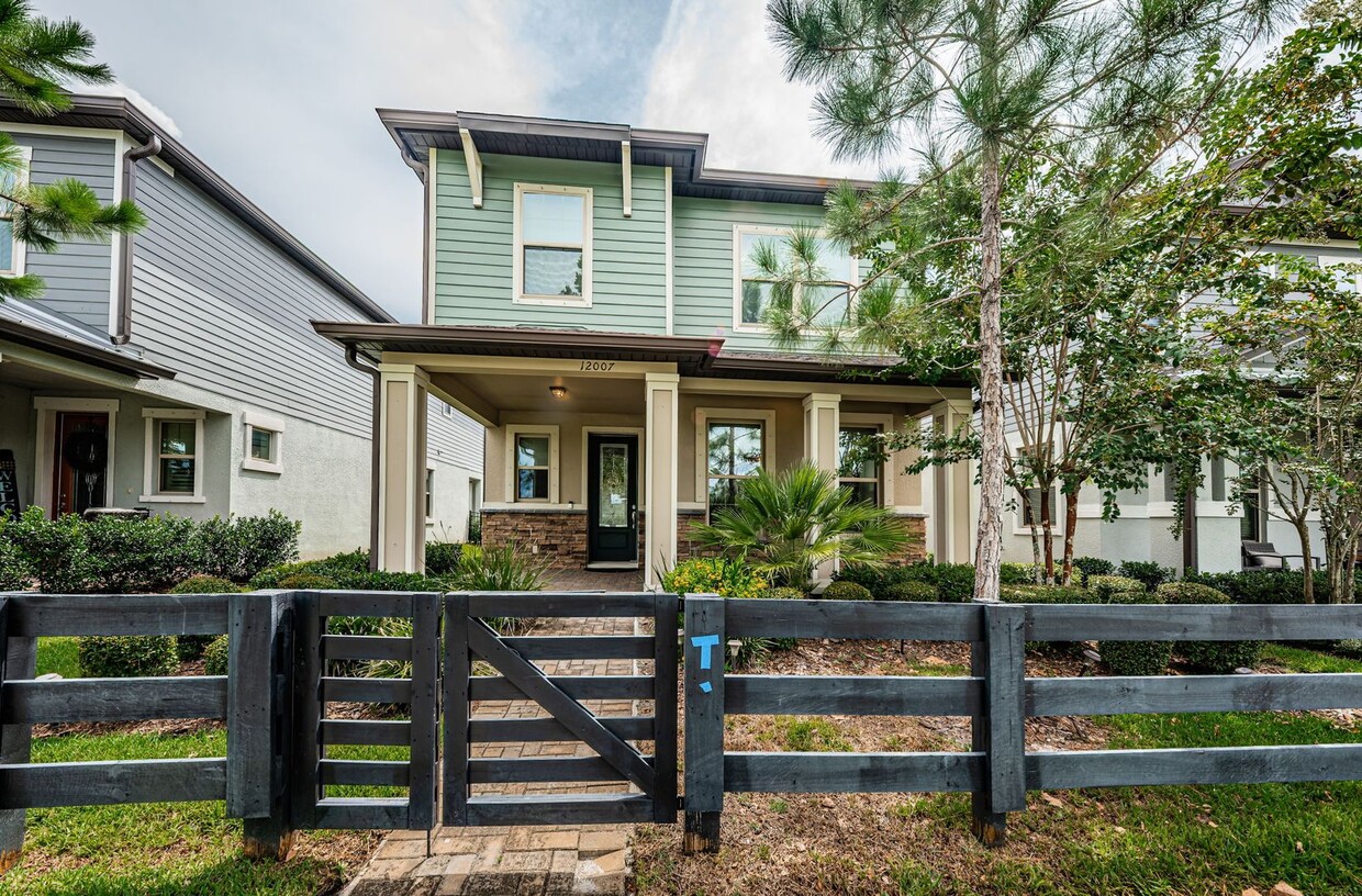 Primary Photo - Beautifully unique two story home in a gre...