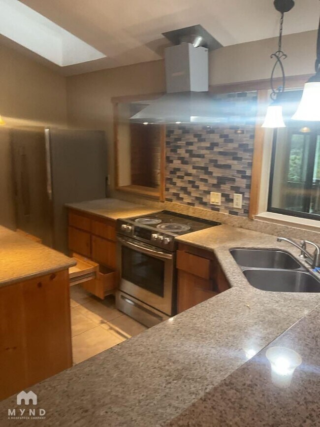 Foto del edificio - 10230 Wise Rd