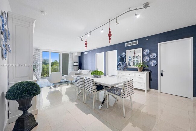 Foto del edificio - 150 Sunny Isles Blvd