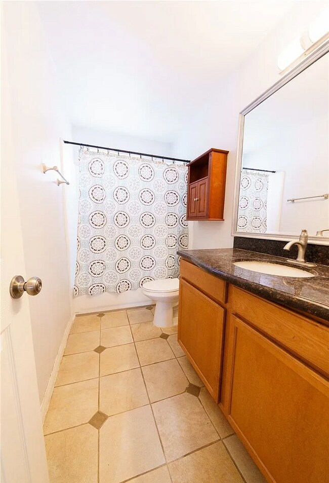 Foto del edificio - WELL MAINTAINED CONDO AT CREEKSIDE VILLAGE!