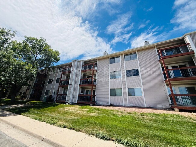Building Photo - 8635 Clay St