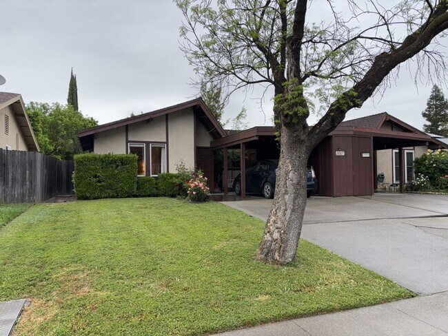 Foto del edificio - West Davis home available soon