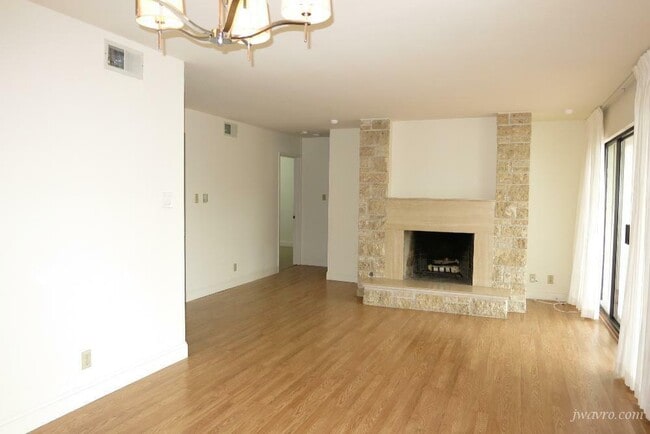 Photo - 17 Wood St Apartment